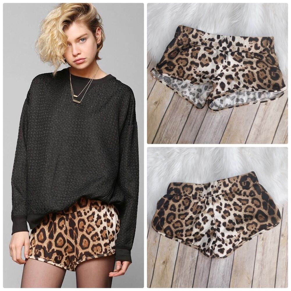 Urban Outfitters Women's Size 2 XS Lenni Leopard Runner Shorts NEW